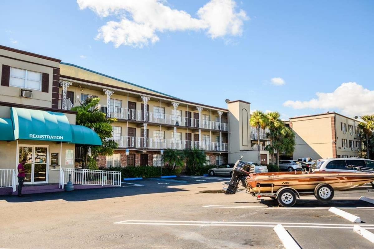 Executive Economy Lodge Pompano Beach Bagian luar foto